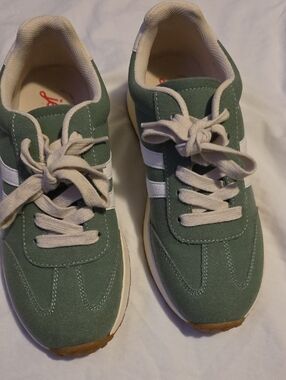 Jellypop Green Suede Lace-Up Sneakers with White Stripes Size 8.5